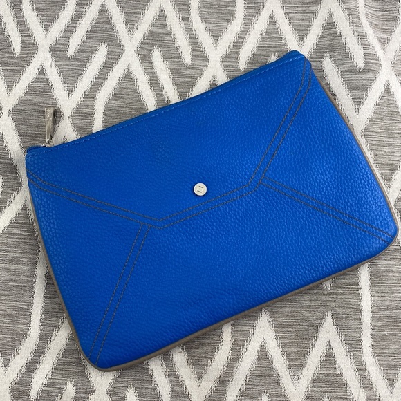 Jewell by Thirty One Zipper Faux Leather Pouch in Blue - Picture 2 of 4